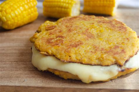  Arepa de Choclo: A Delightful Symphony of Sweet Corn and Creamy Cheese!