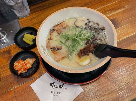  Hakata Ramen: A Delicious Dive into Creamy Broth and Chewy Noodles!