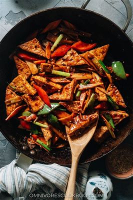  Spicy Tofu with Bamboo Shoots: A Symphony of Umami and Tangy Zest!