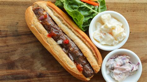 Boerewors Roll? A Culinary Symphony of Spicy Flavors and Smoky Delight