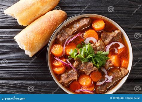  Spicy Beef Stew With Shiitake Mushrooms: Can Aromatic Spices and Rich Umami Flavors Combine to Create Culinary Harmony?