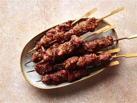  Spicy Cumin Lamb Skewers: Can You Handle the Aromatic Firestorm and Tender Melt-in-Your-Mouth Goodness?